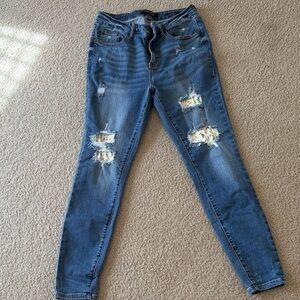 Judy Blue Distressed Skinny Jeans in Blue
